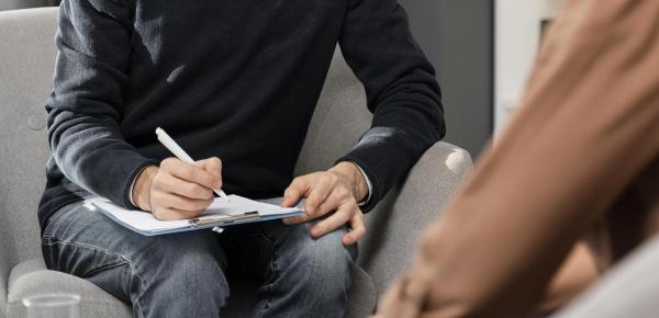 Psychologue ou psychiatre : quelles différences ?