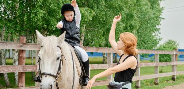 Les bienfaits de l'équithérapie : pourquoi cette pratique fait des miracles ?