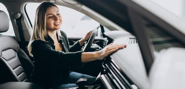 radiance-mutuelle-femme-voiture