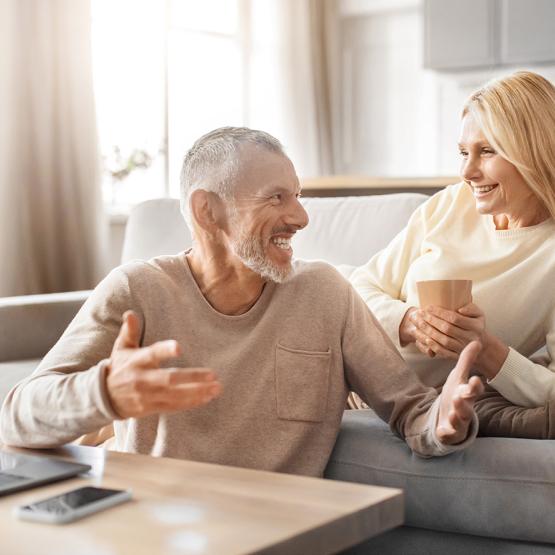 proches-souriants-radiance-mutuelle