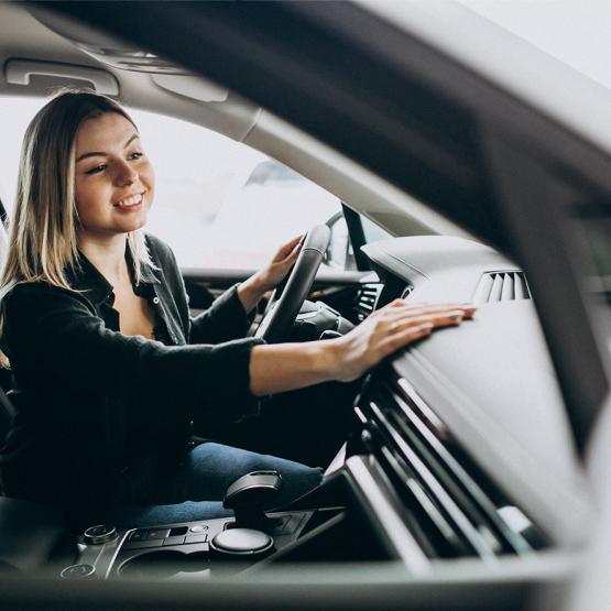 radiance-mutuelle-femme-voiture